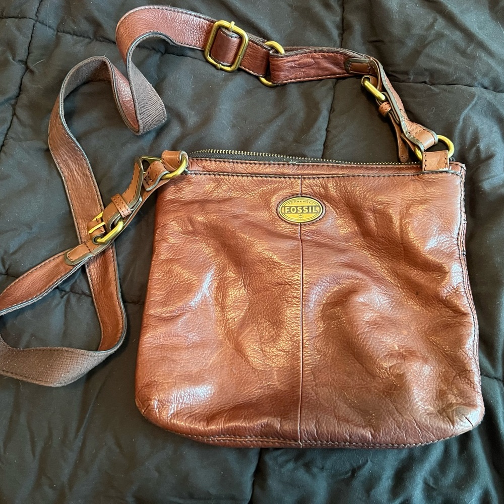 Great condition barely used fossil crossbody bag